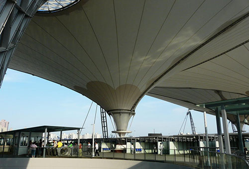 世界規(guī)模最大PTFE連續(xù)張拉索膜結(jié)構(gòu)雕塑 世界規(guī)模最大PTFE連續(xù)張拉索膜結(jié)構(gòu)雕塑