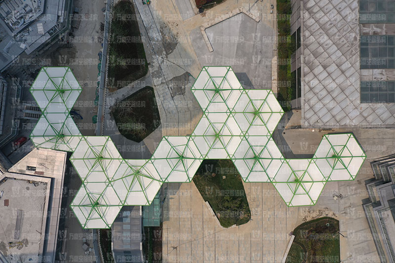 PTFE膜材跟PVC膜材有何區(qū)別？PTFE膜結構的優(yōu)勢在哪里？