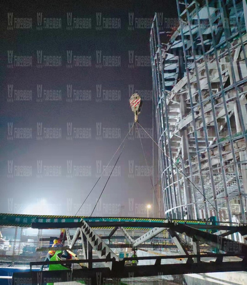 紹興國際會展中心一期B區(qū)會議中心PTFE膜結(jié)構工程火熱拼裝、吊裝中