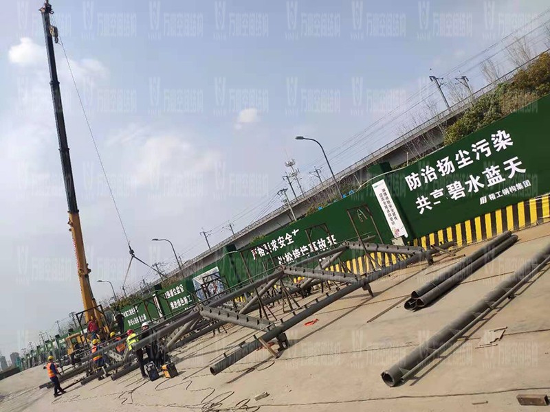 紹興國際會展中心一期B區(qū)會議中心PTFE膜結(jié)構工程火熱拼裝、吊裝中