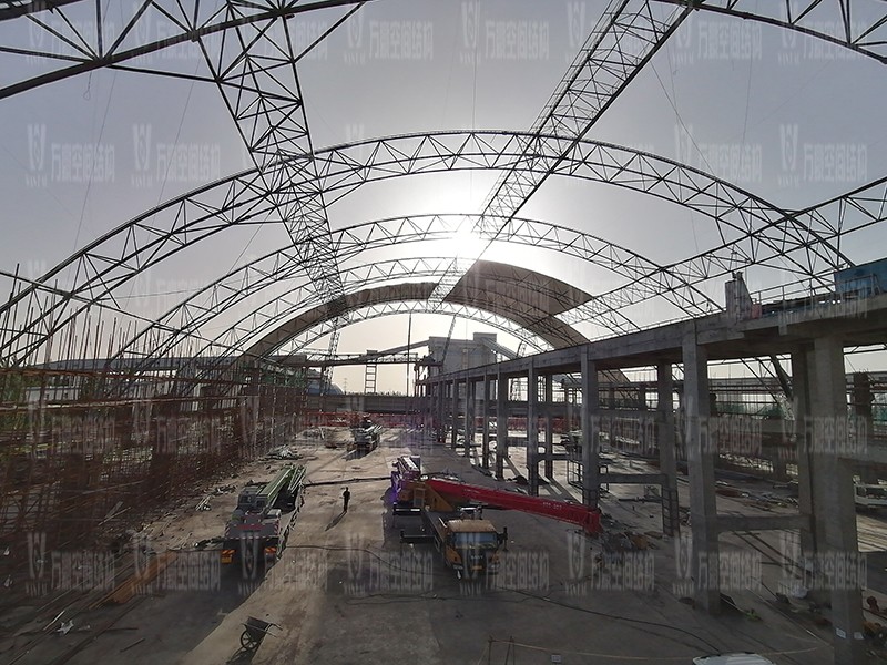 內(nèi)蒙能源長(zhǎng)城五礦選煤廠鋼骨架膜棚建設(shè)項(xiàng)目膜結(jié)構(gòu)安裝中