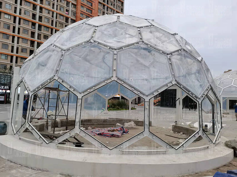 無(wú)線創(chuàng)智城市功能空間業(yè)態(tài)優(yōu)化五星集市鋼膜結(jié)構(gòu)工程完工