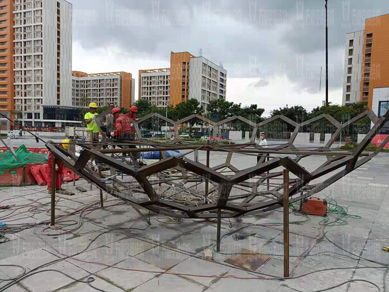 無(wú)線創(chuàng)智城市功能空間業(yè)態(tài)優(yōu)化五星集市鋼膜結(jié)構(gòu)工程完工