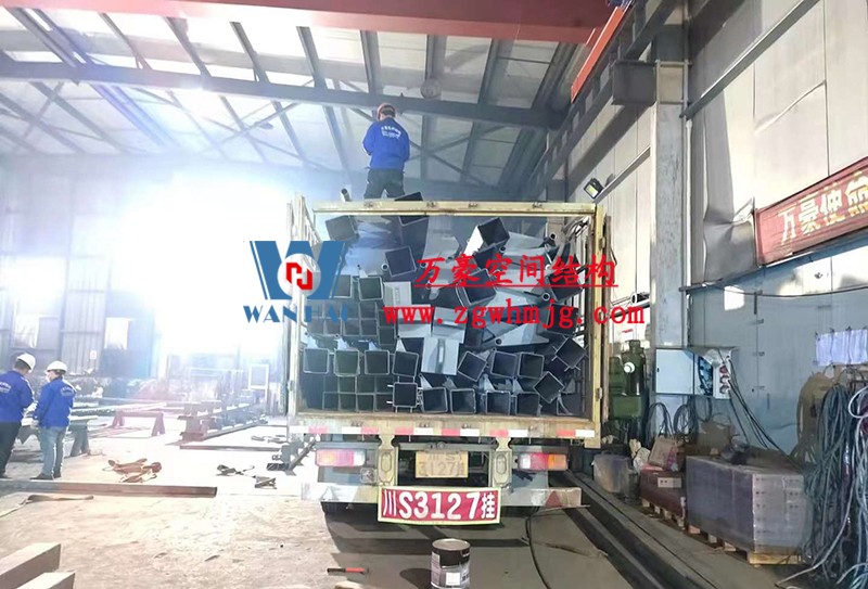 重慶龍興足球場ETFE屋面膜結構工程屋面鋼結構完成，膜結構安裝中