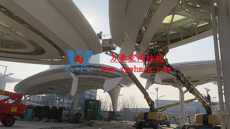 張家港高鐵站前復雜結構“蝴蝶再現”即將圓滿竣工