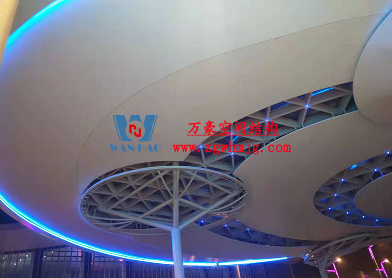 張家港高鐵站前復雜結構“蝴蝶再現”即將圓滿竣工