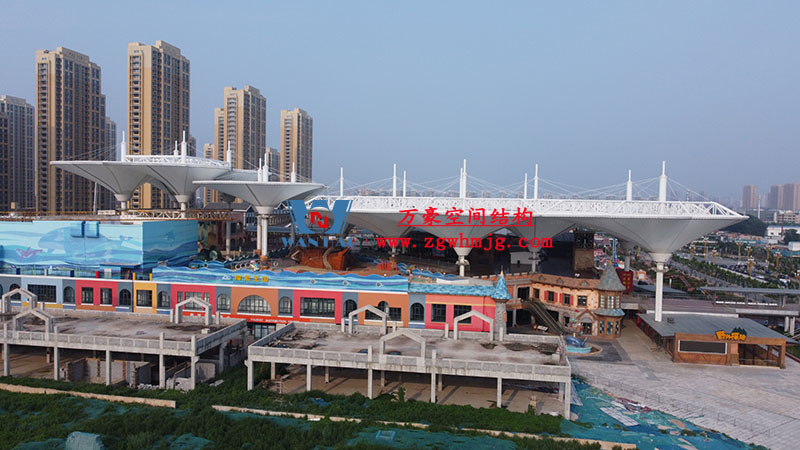 山東聊城萬達小鎮(zhèn)七彩祥云PTFE膜結構項目