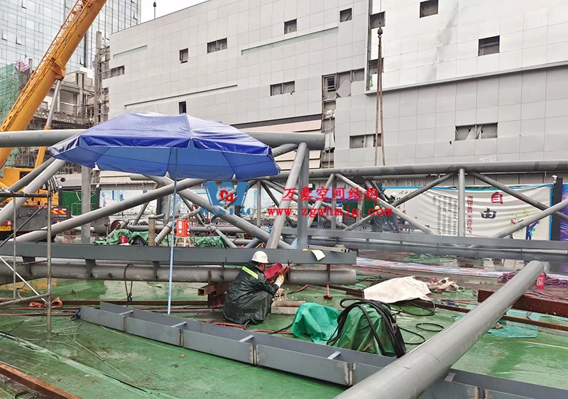 明宇廣場6號地塊商業(yè)（萬達廣場）改造項目鋼膜結構ETFE蓋頂天幕工程開始施工