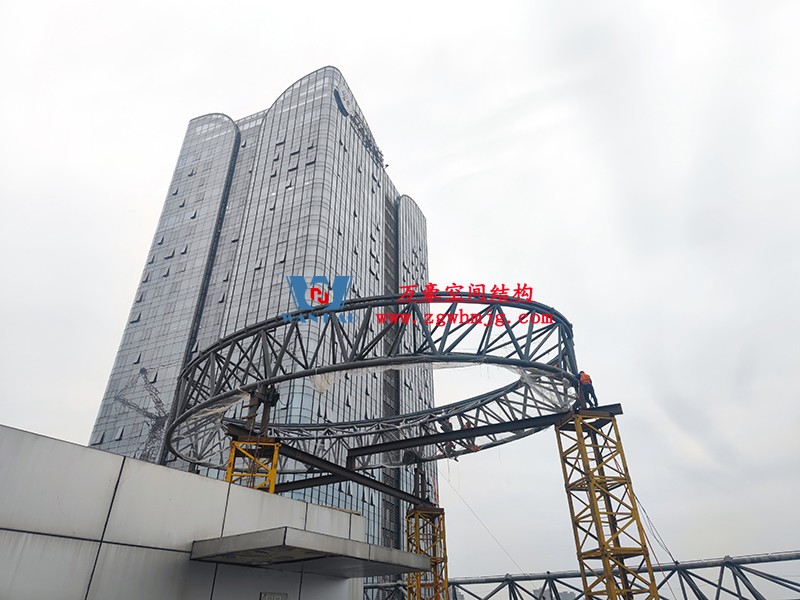 明宇廣場(chǎng)6號(hào)地塊商業(yè)（萬達(dá)廣場(chǎng)）改造項(xiàng)目鋼膜結(jié)構(gòu)ETFE蓋頂天幕工程進(jìn)入鋼結(jié)構(gòu)吊裝階段