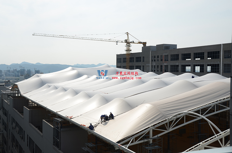 浙江真愛毯業(yè)科技有限公司廠房三屋面膜結(jié)構(gòu)工程完工大吉！