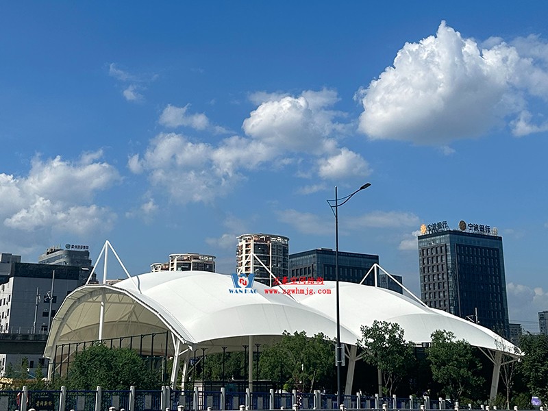 封閉式ptfe膜結構籃球館來了