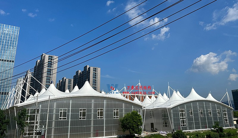 封閉式ptfe膜結構籃球館來了