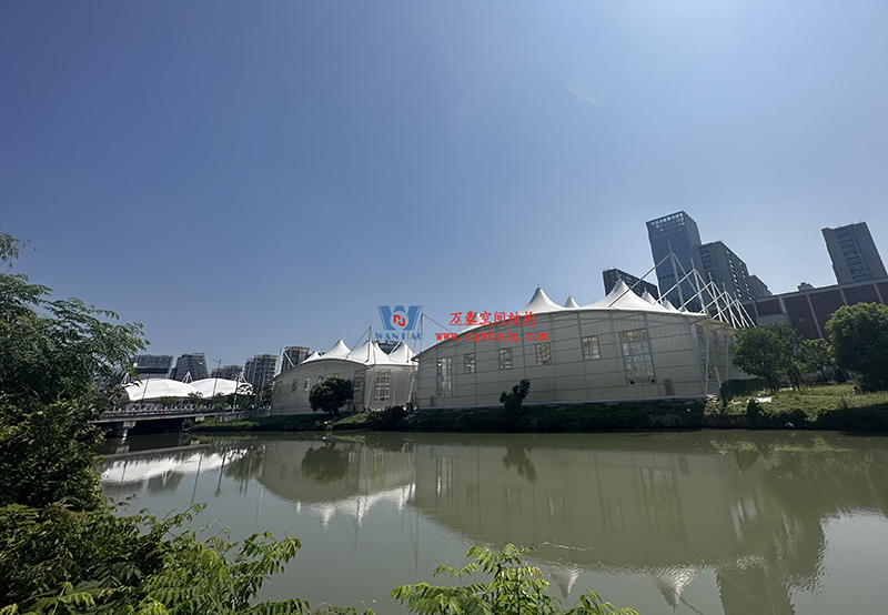 封閉式ptfe膜結構籃球館來了