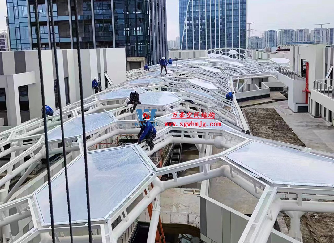 賦含夢幻色彩的商業(yè)街膜結(jié)構(gòu)天幕，即將閃亮登場！