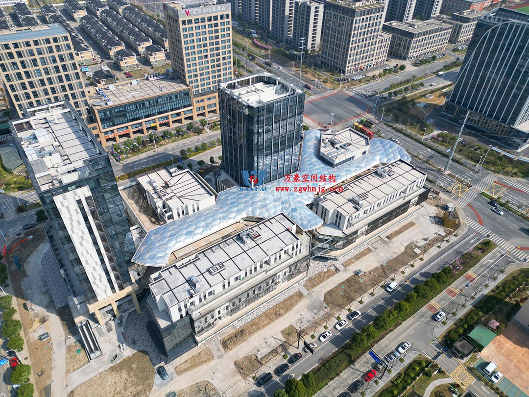 已完工，這個(gè)ETFE氣枕商業(yè)天幕閃亮登場(chǎng)！