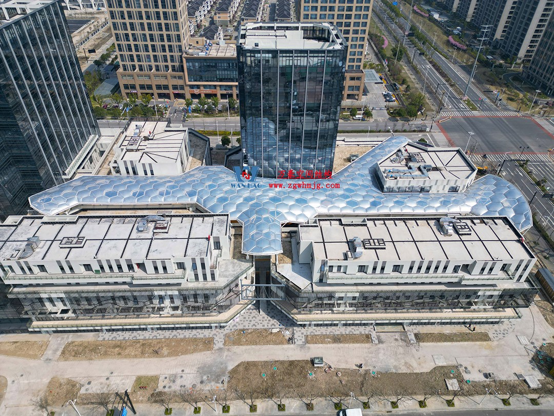 已完工，這個(gè)ETFE氣枕商業(yè)天幕閃亮登場(chǎng)！