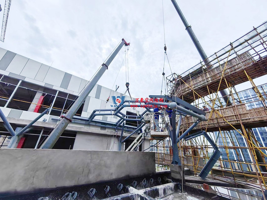 已完工，這個(gè)ETFE氣枕商業(yè)天幕閃亮登場(chǎng)！