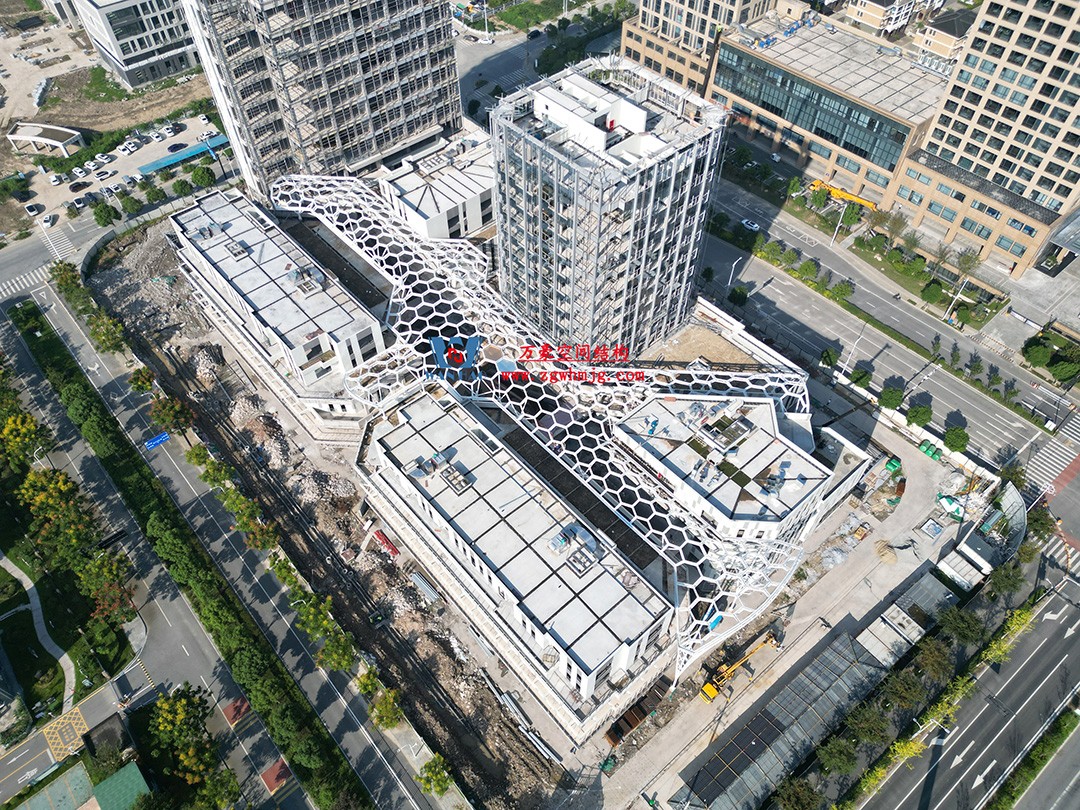 已完工，這個(gè)ETFE氣枕商業(yè)天幕閃亮登場(chǎng)！