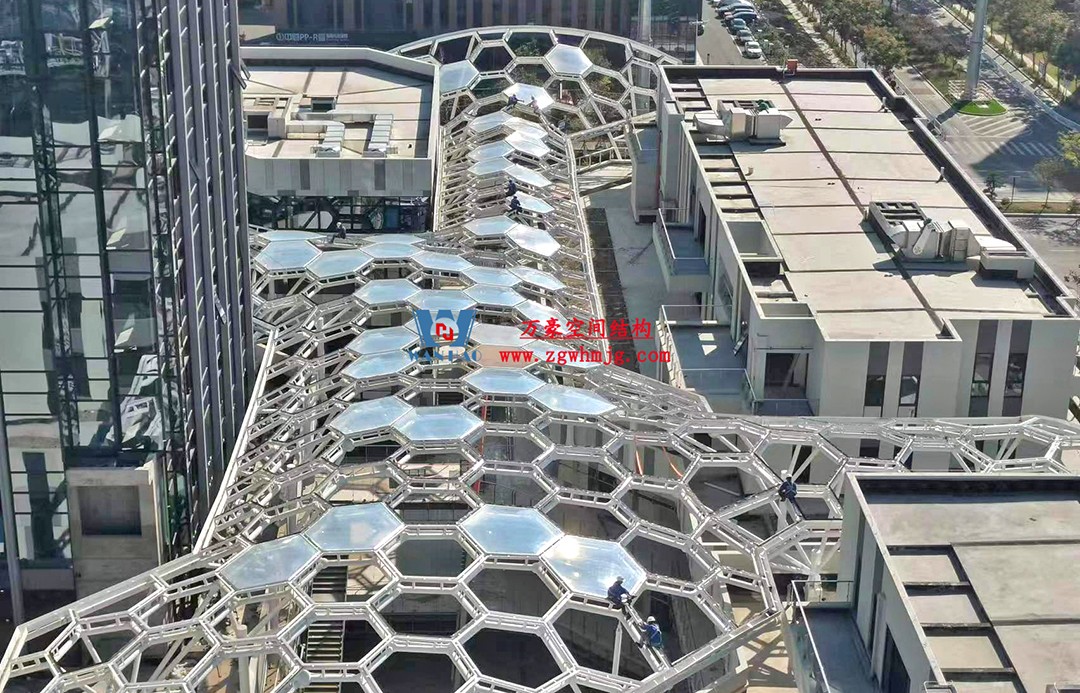 已完工，這個(gè)ETFE氣枕商業(yè)天幕閃亮登場(chǎng)！