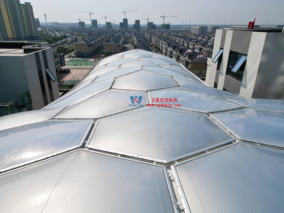 已完工，這個(gè)ETFE氣枕商業(yè)天幕閃亮登場(chǎng)！