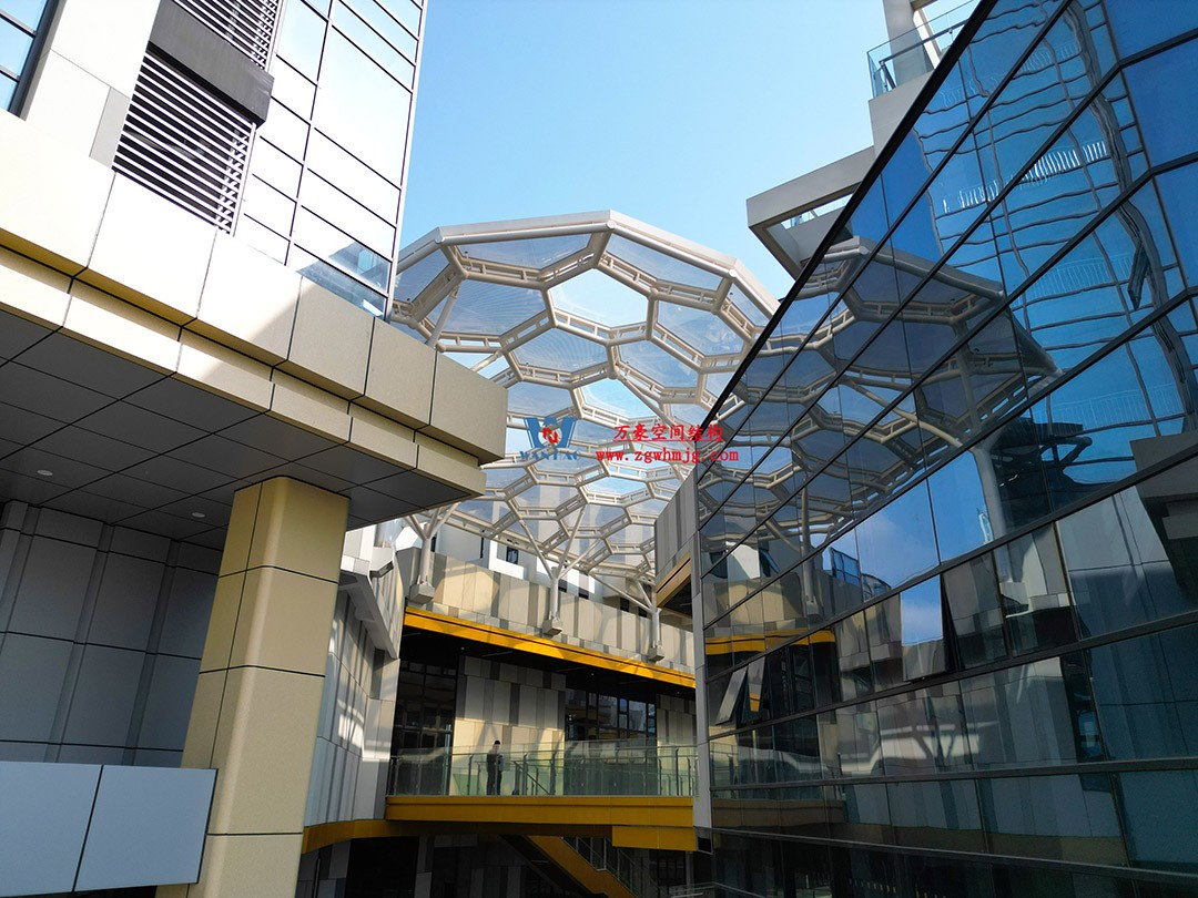 已完工，這個(gè)ETFE氣枕商業(yè)天幕閃亮登場(chǎng)！