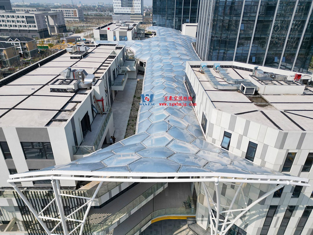 已完工，這個(gè)ETFE氣枕商業(yè)天幕閃亮登場(chǎng)！