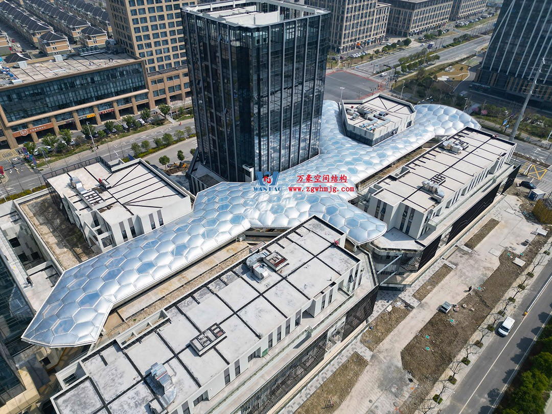 已完工，這個(gè)ETFE氣枕商業(yè)天幕閃亮登場(chǎng)！