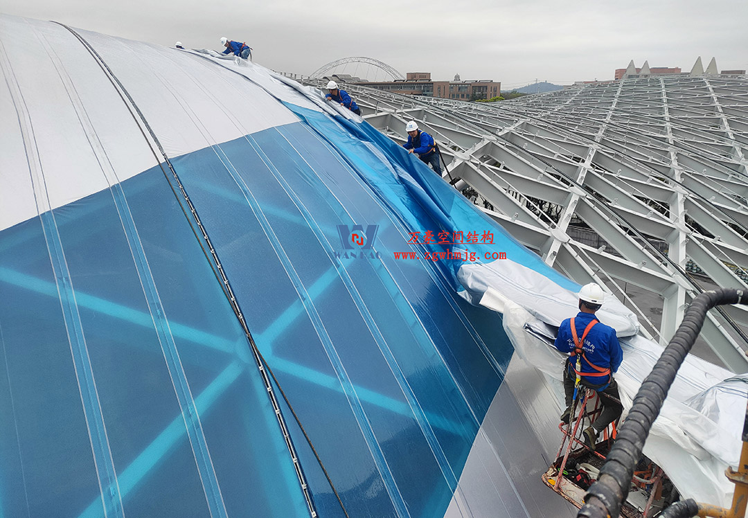 上海工程技術(shù)大學(xué)松江校區(qū)風(fēng)雨操場ETFE膜結(jié)構(gòu)項(xiàng)目 上海工程技術(shù)大學(xué)松江校區(qū)風(fēng)雨操場ETFE膜結(jié)構(gòu)項(xiàng)目