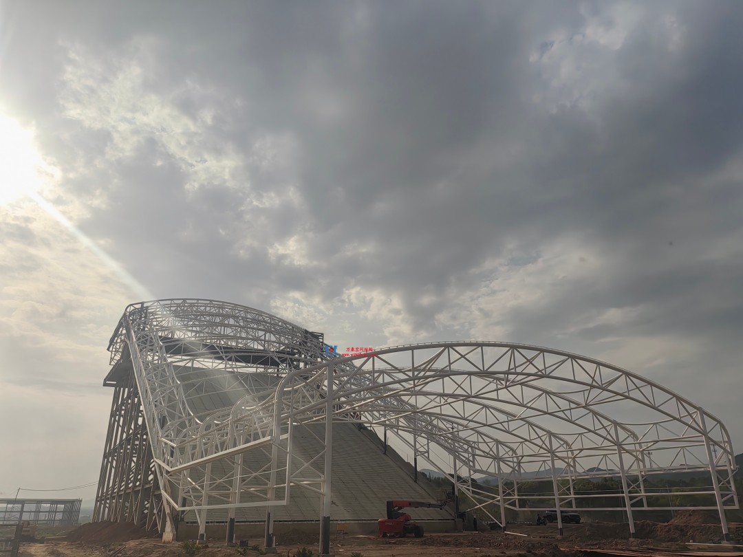 比亞迪紹興嵊州賽車場(chǎng)干拔沙坡觀景平臺(tái)鋼結(jié)構(gòu)項(xiàng)目