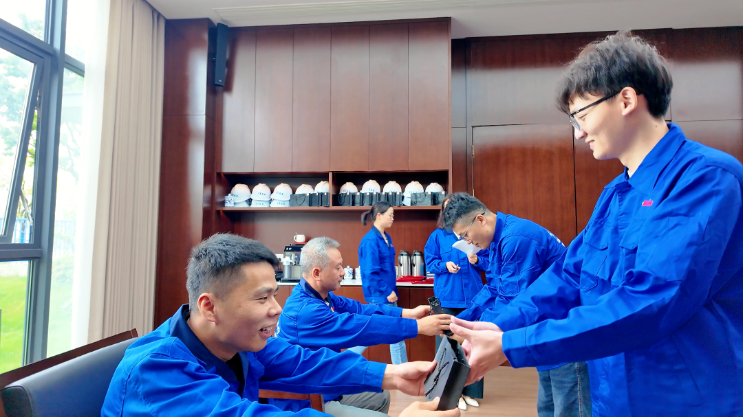 浙江萬豪空間結(jié)構(gòu)集團(tuán)有限公司隆重舉行“匠心傳承·共筑未來”師徒大會！