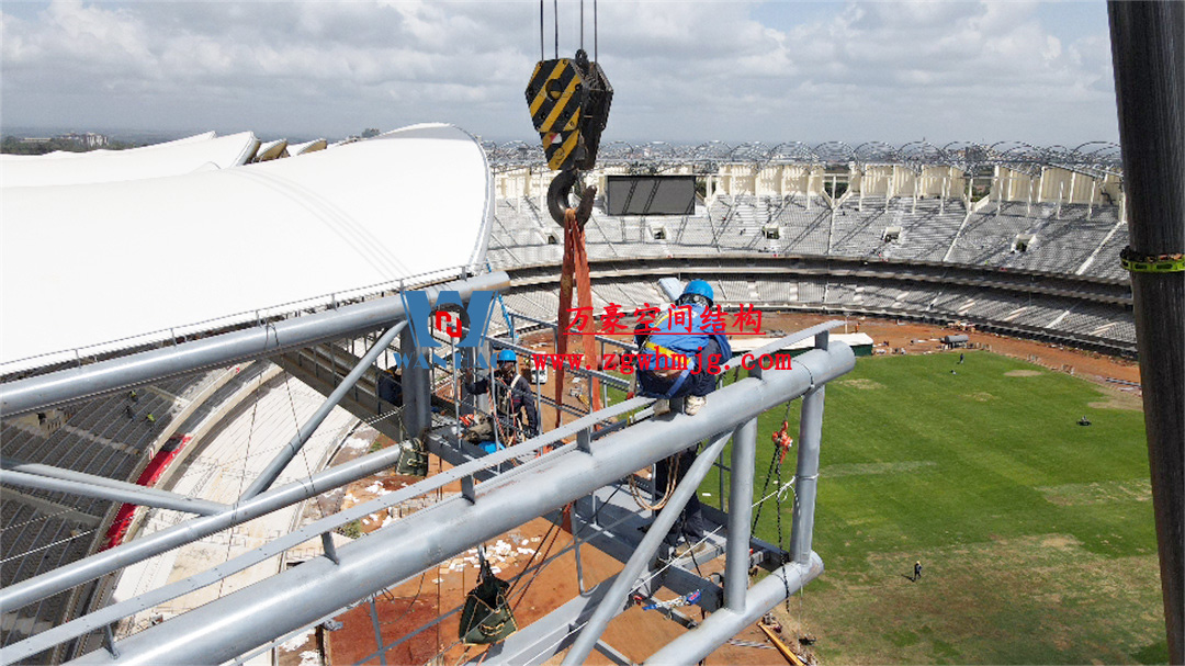 膜結(jié)構(gòu)體育場屋面安裝全解析：從技術(shù)要點(diǎn)到經(jīng)典案例