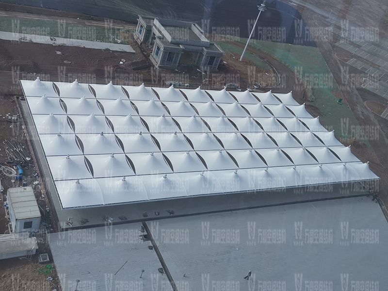 膜結(jié)構(gòu)與傳統(tǒng)結(jié)構(gòu)對比優(yōu)勢在哪？膜結(jié)構(gòu)建筑有哪些優(yōu)點？