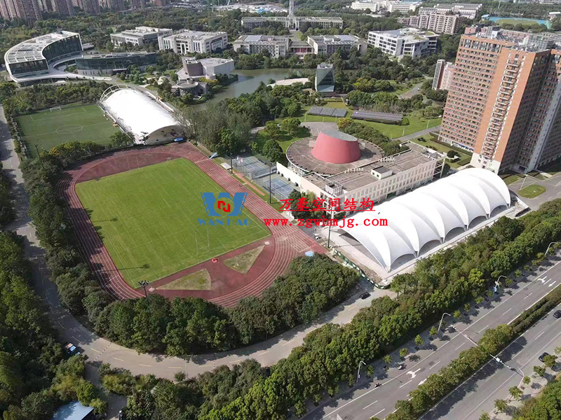寧波諾丁漢大學室外運動場地改擴建項目膜結(jié)構(gòu)工程接近尾聲