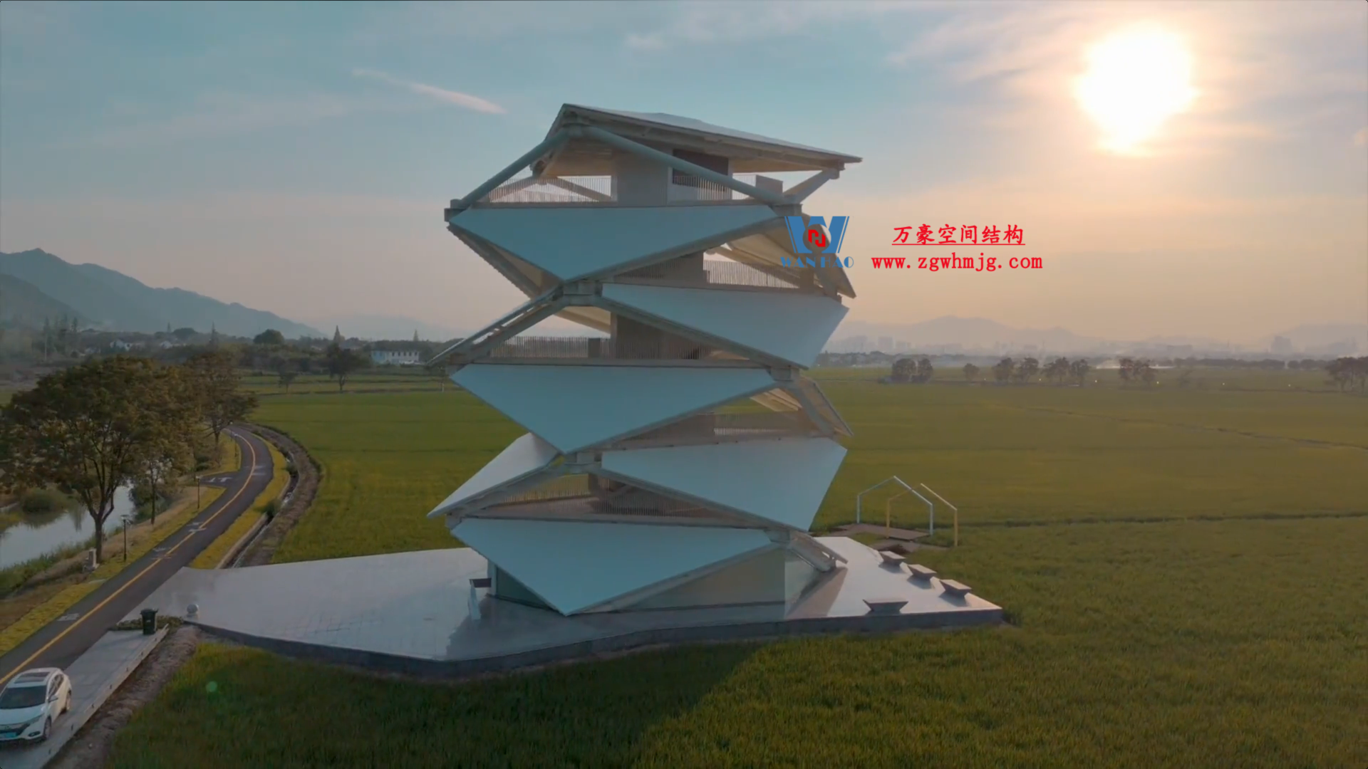 愜意的生活，像風(fēng)，像云，肆意的揮灑在田間風(fēng)景之中！